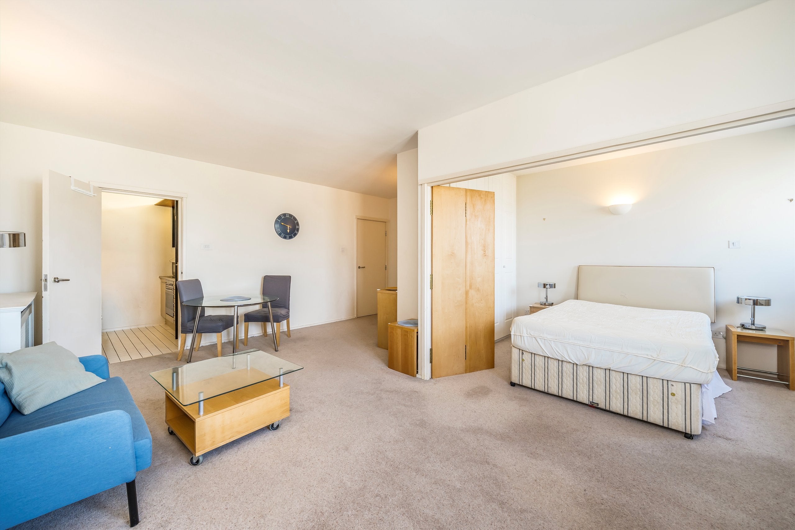 Flat Point W Access Road in Greater London