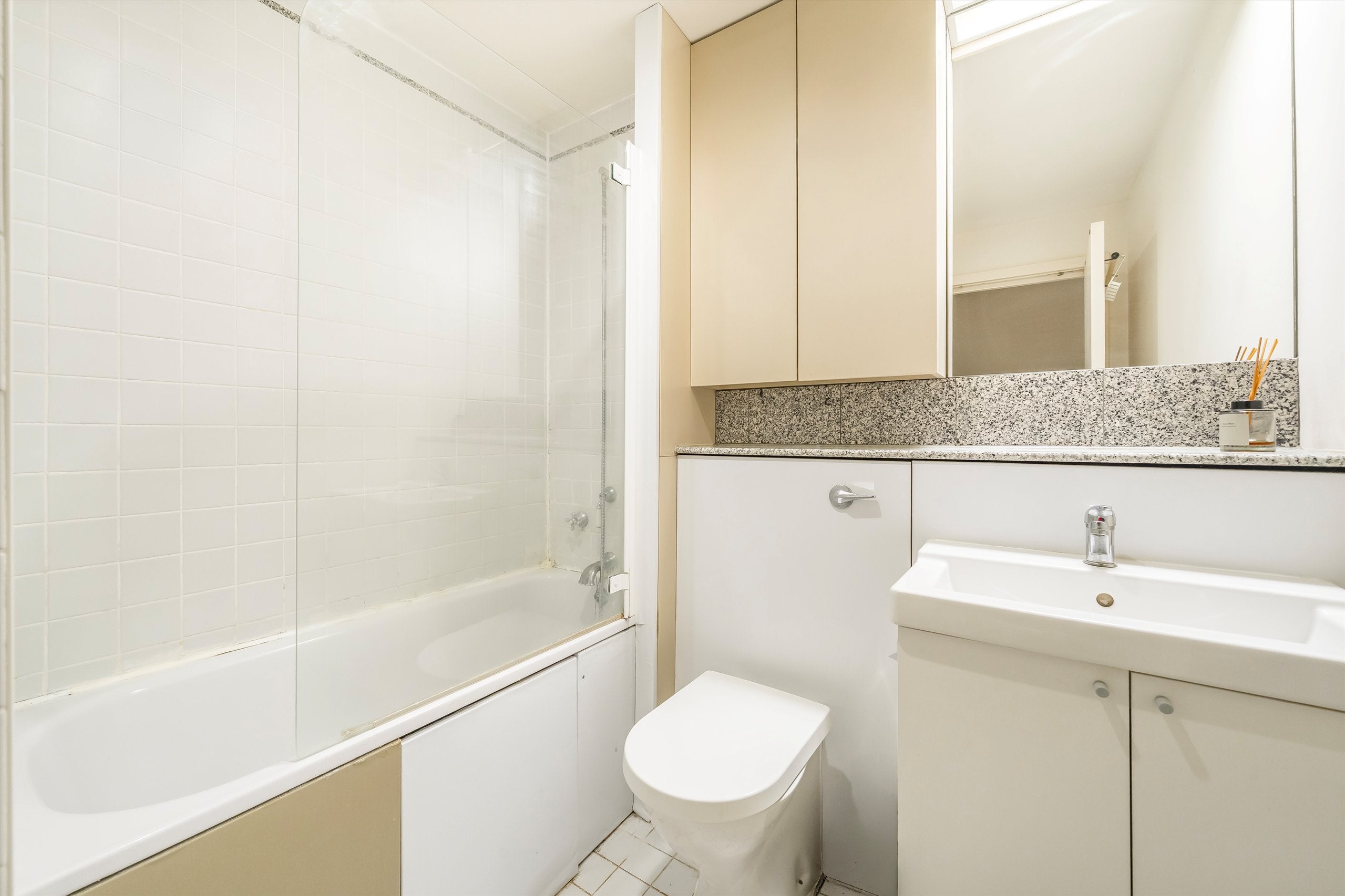 Flat Point W Access Road in Greater London
