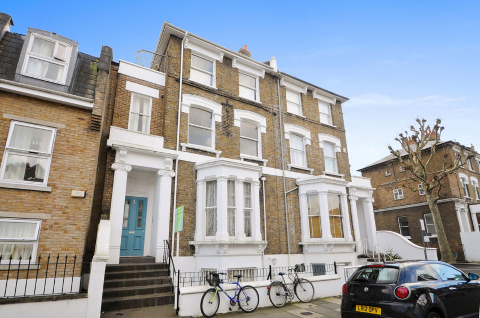 Flat Benbow Road in Greater London