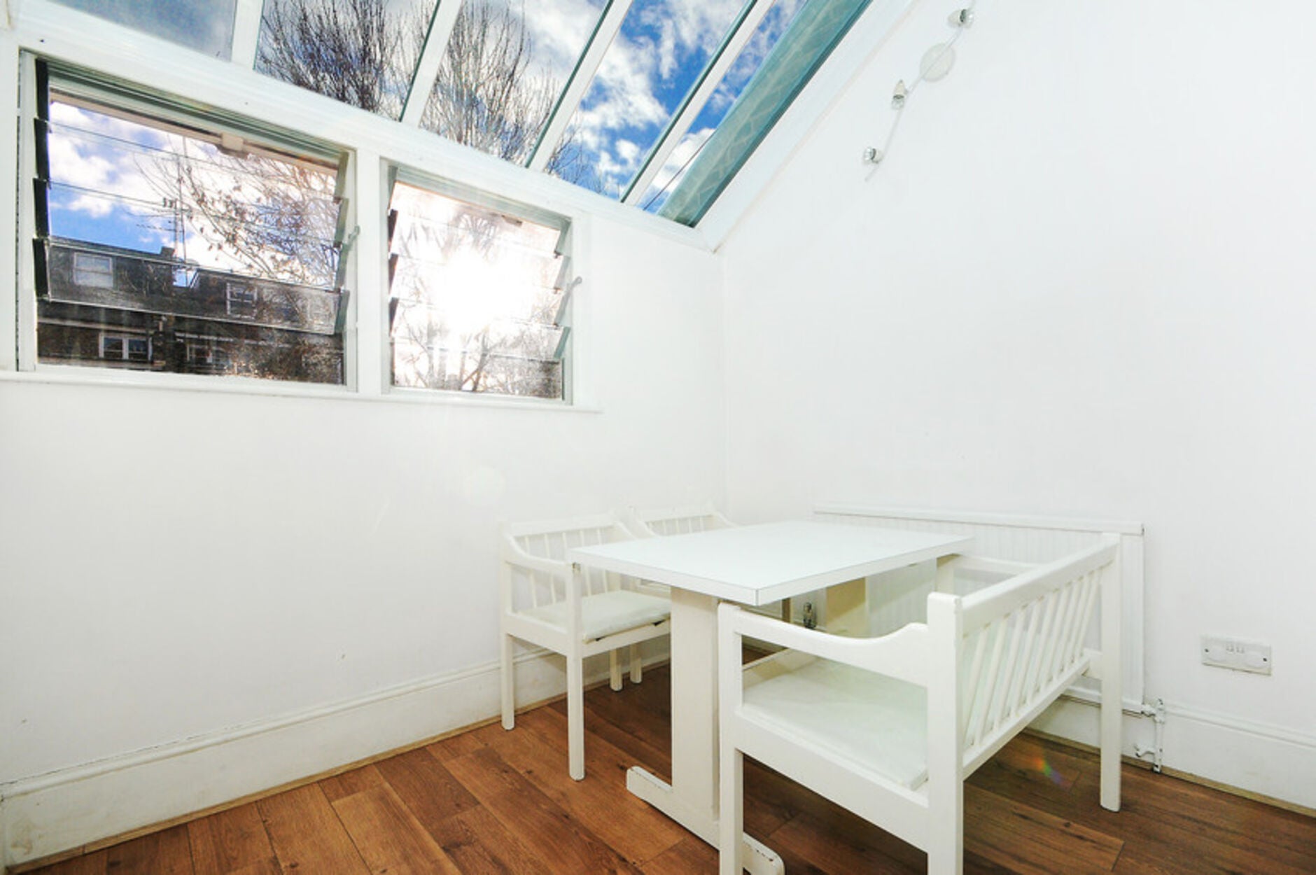 Flat Benbow Road in Greater London