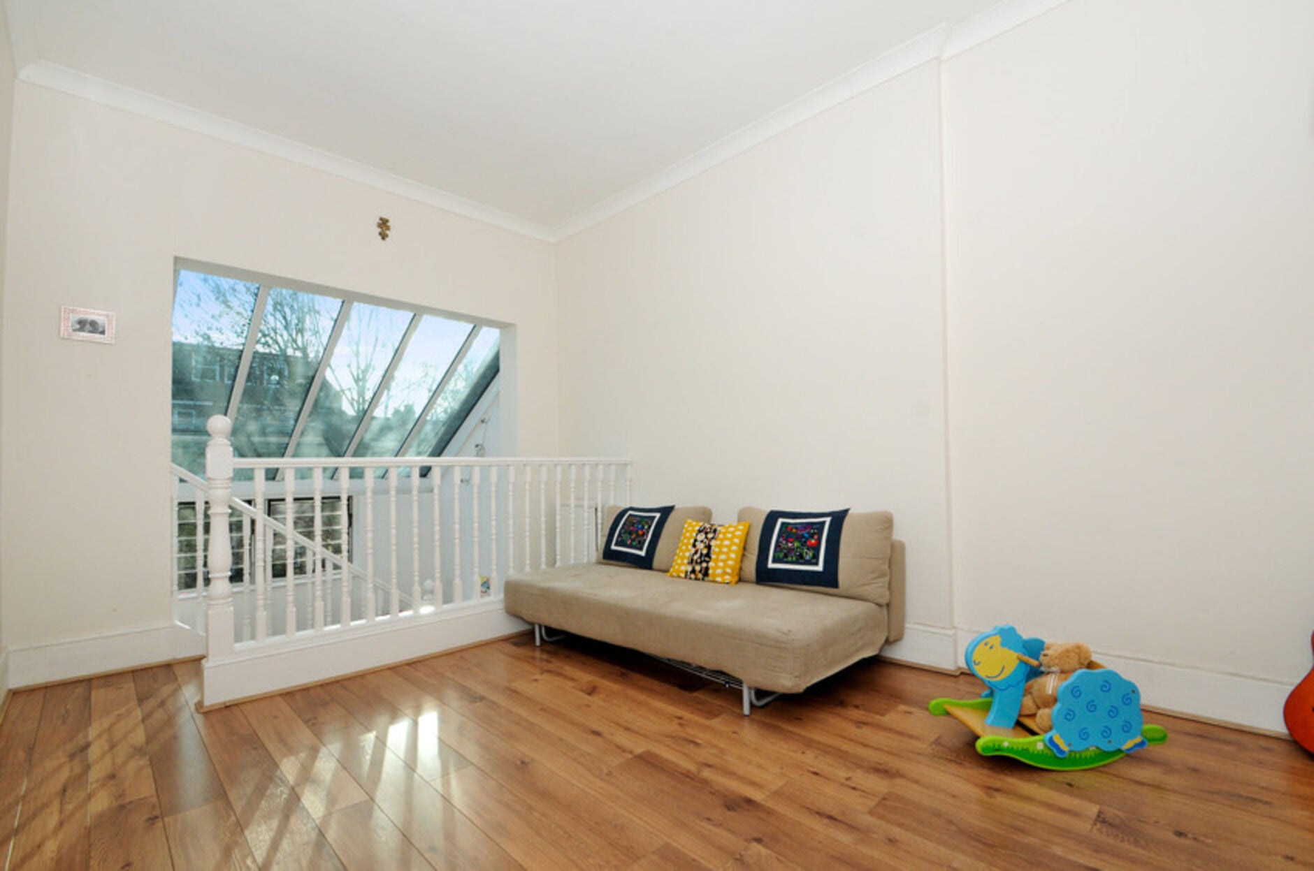 Flat Benbow Road in Greater London
