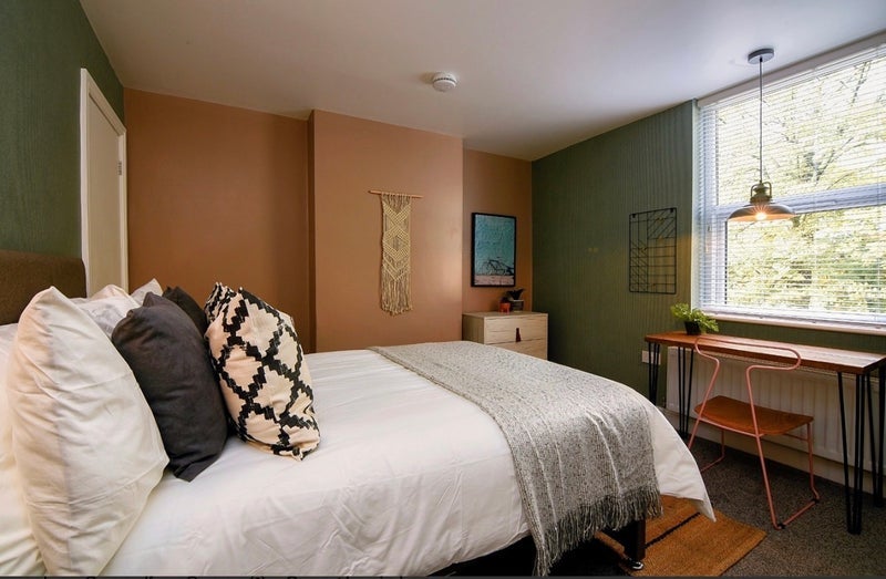 Room Brecknock Road in Sandwell