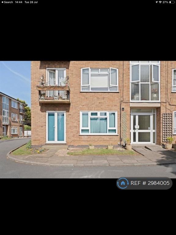 Flat Petherton Court in Kettering