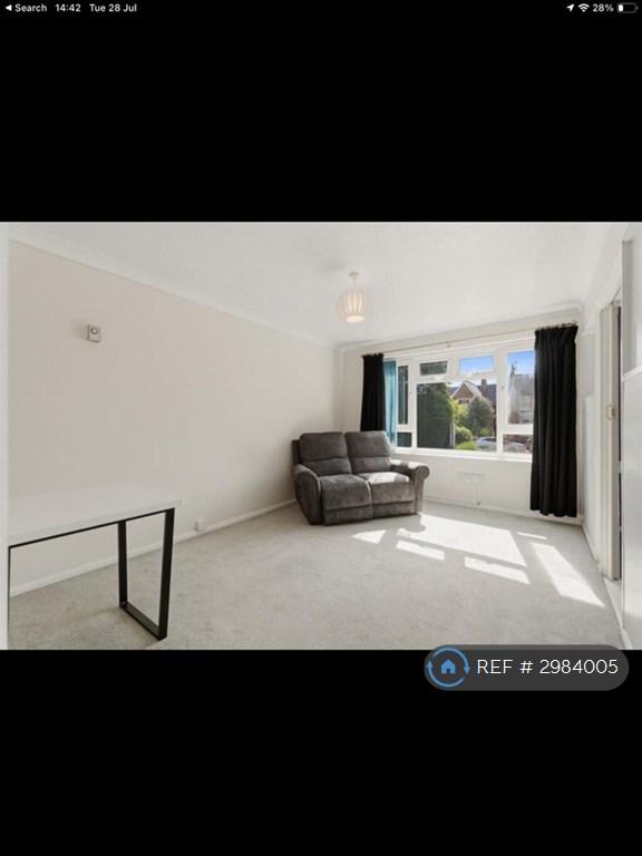 Flat Petherton Court in Kettering