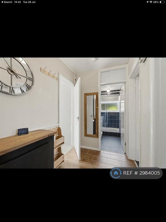 Flat Petherton Court in Kettering