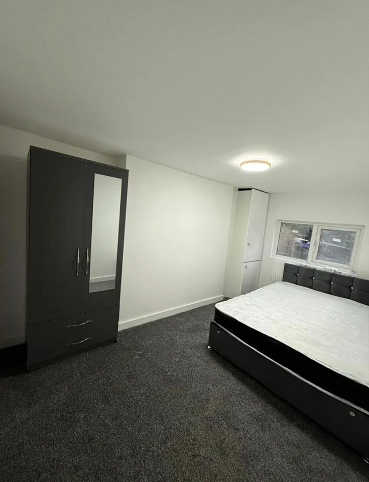 Flat Pine Grove in Manchester