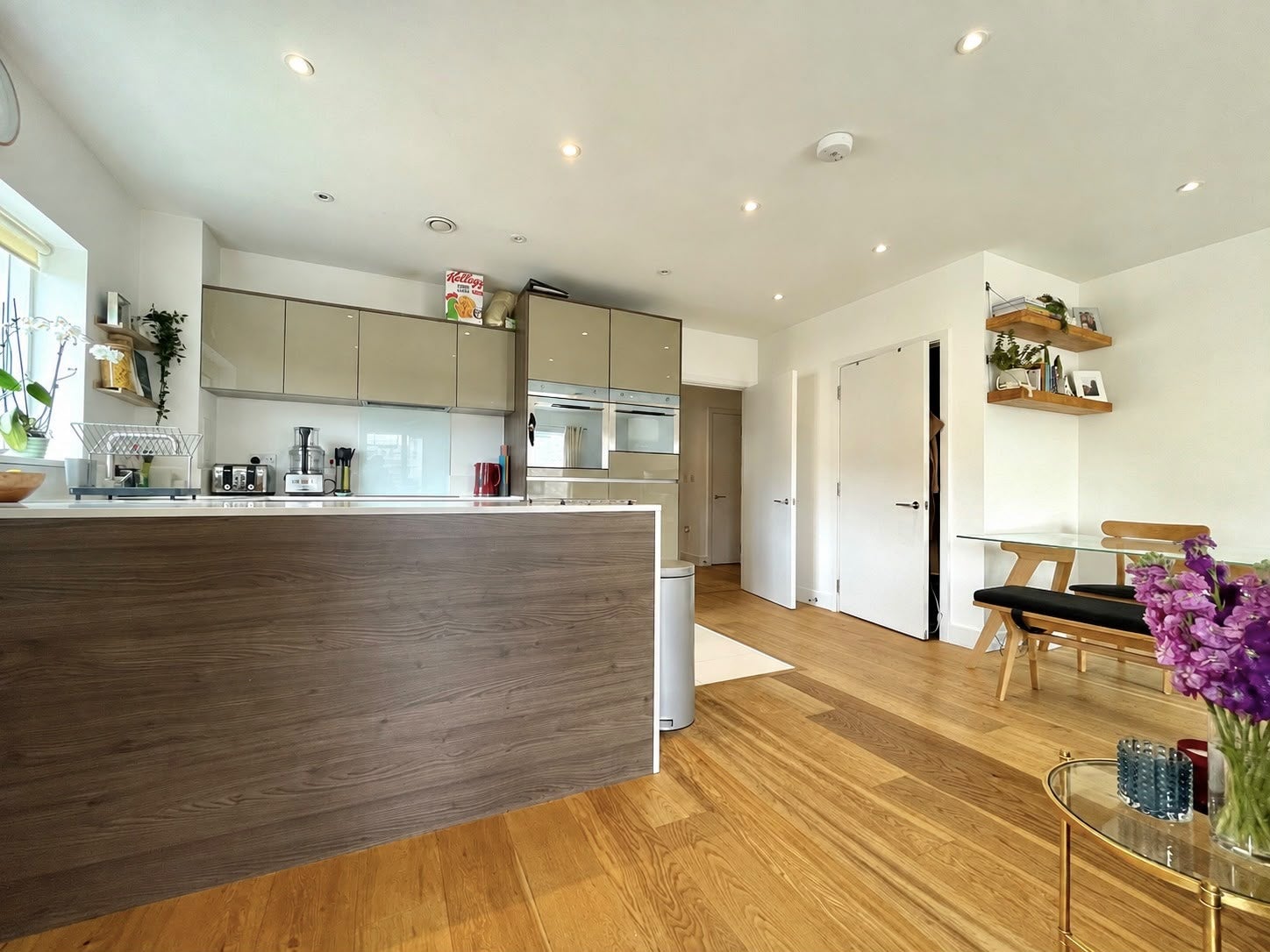 Flat Peartree Way in Greater London