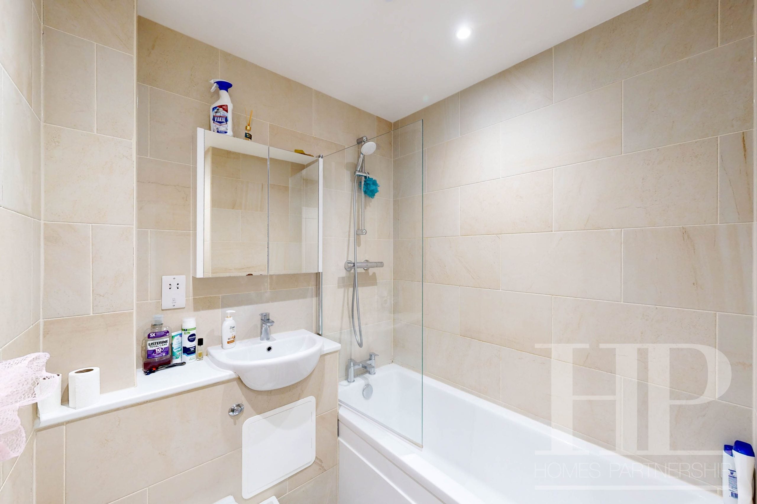 Room Lancaster Court in Crawley