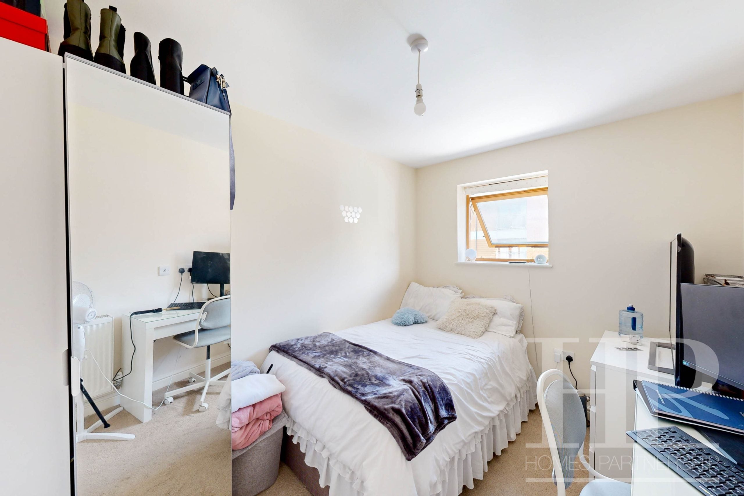 Room Lancaster Court in Crawley