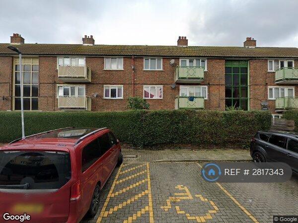 Flat Thorne Close in Greater London
