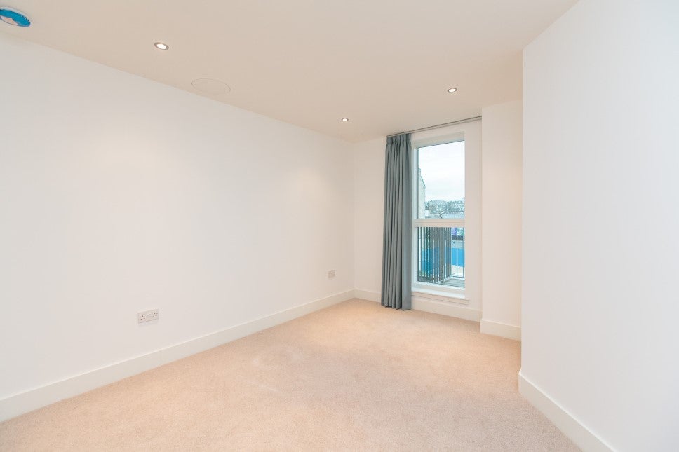 Flat Brandfield Street in City of Edinburgh