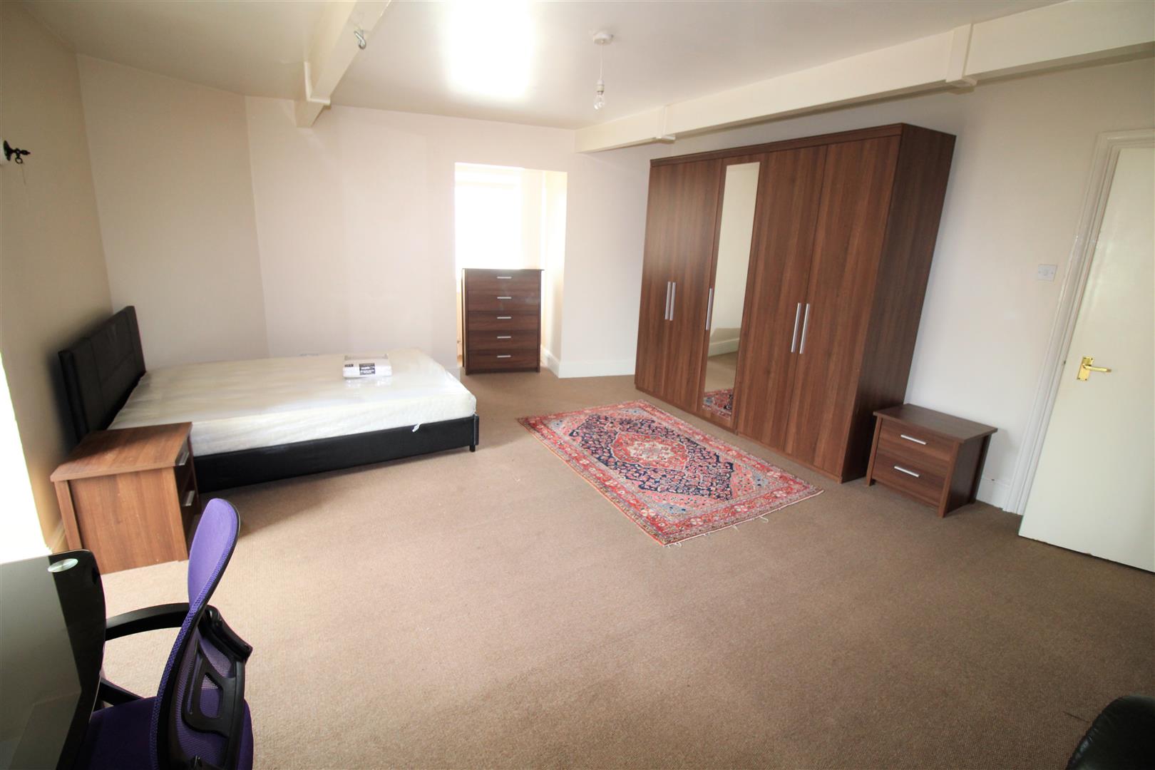 Flat Elm Grove in Portsmouth