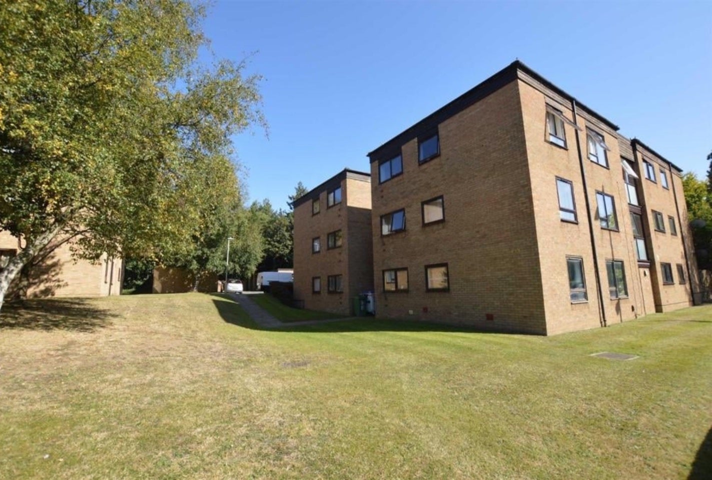 Flat Grandfield Avenue in Watford