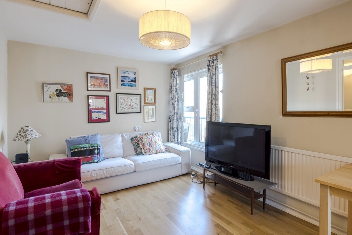 Flat Tessa Sanderson Place in Greater London