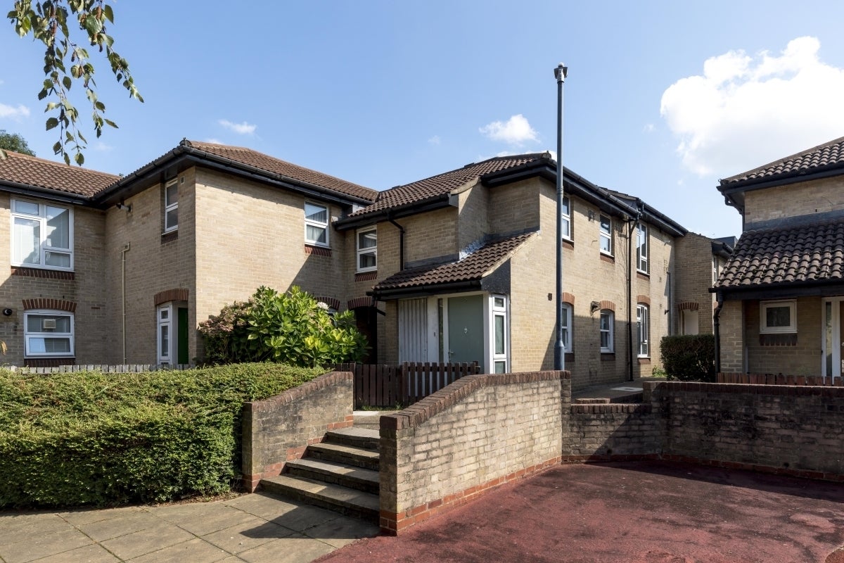 Flat Tessa Sanderson Place in Greater London