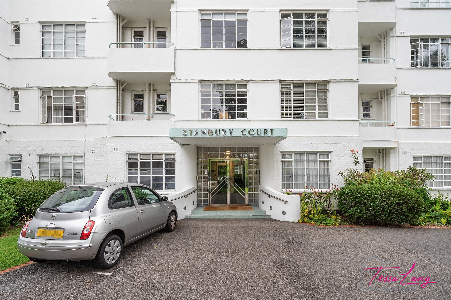 Flat Haverstock Hill in Greater London