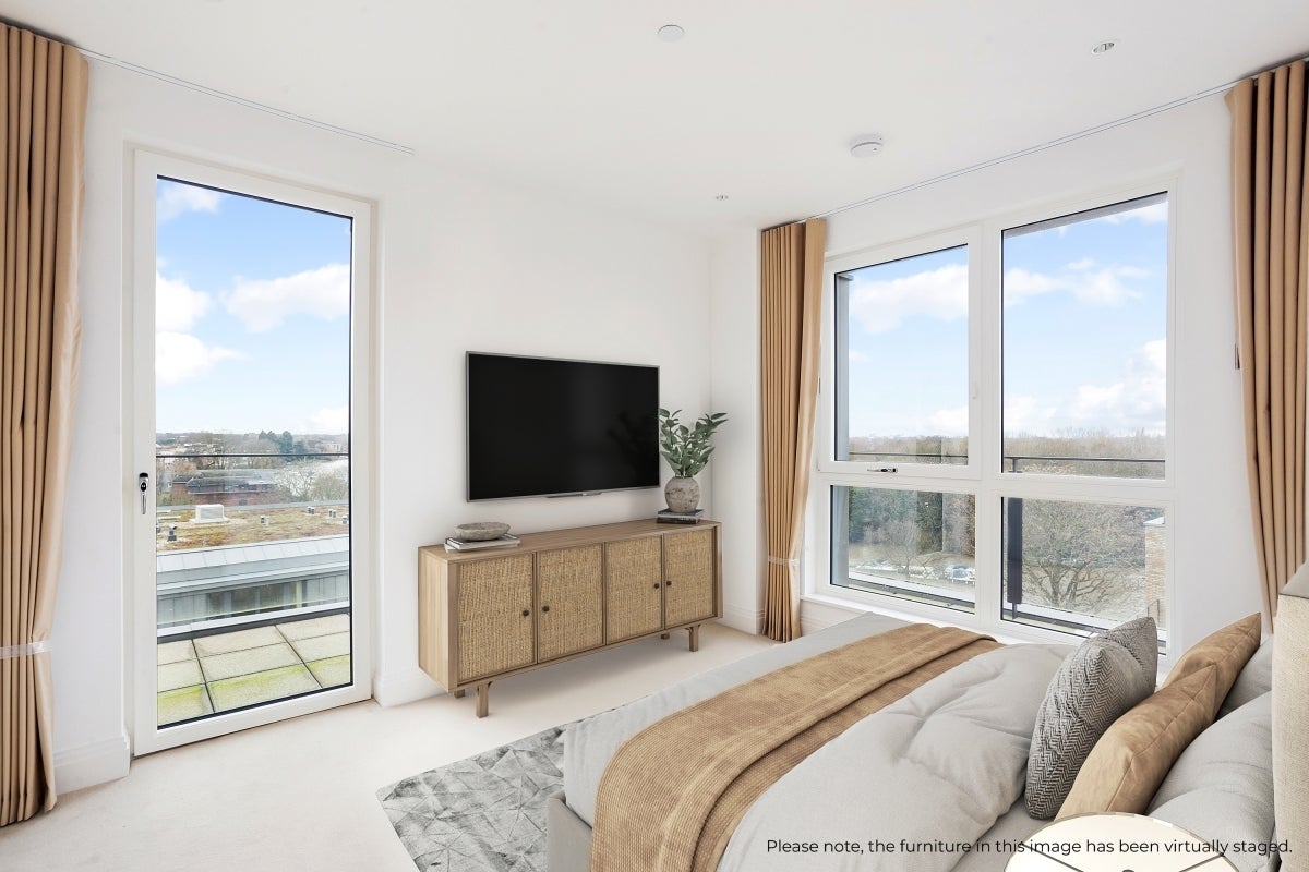 Flat Broom Road in Greater London