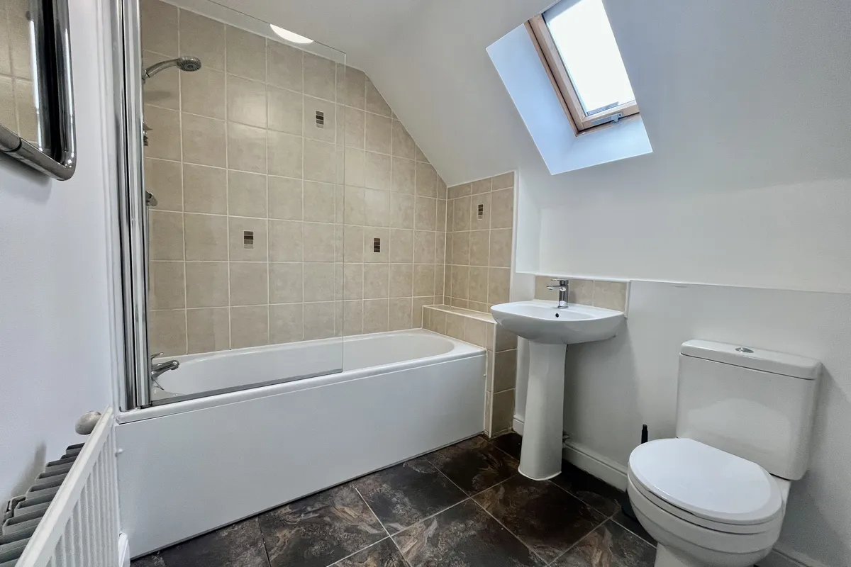Flat Oaklands Place in Leeds