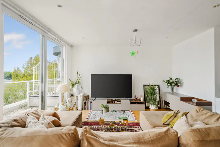 Flat Melliss Avenue in Greater London