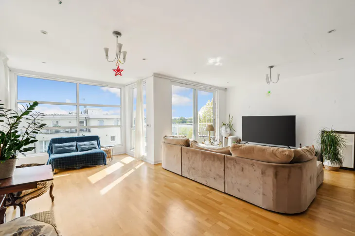 Flat Melliss Avenue in Greater London