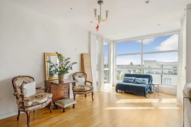 Flat Melliss Avenue in Greater London
