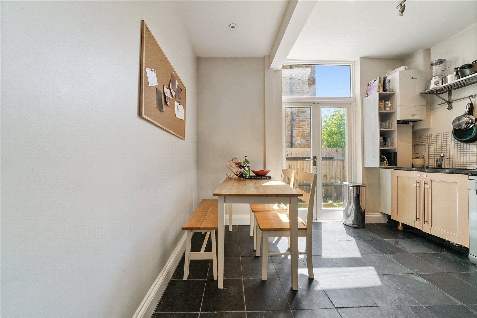 Flat Hazelbourne Road in Greater London