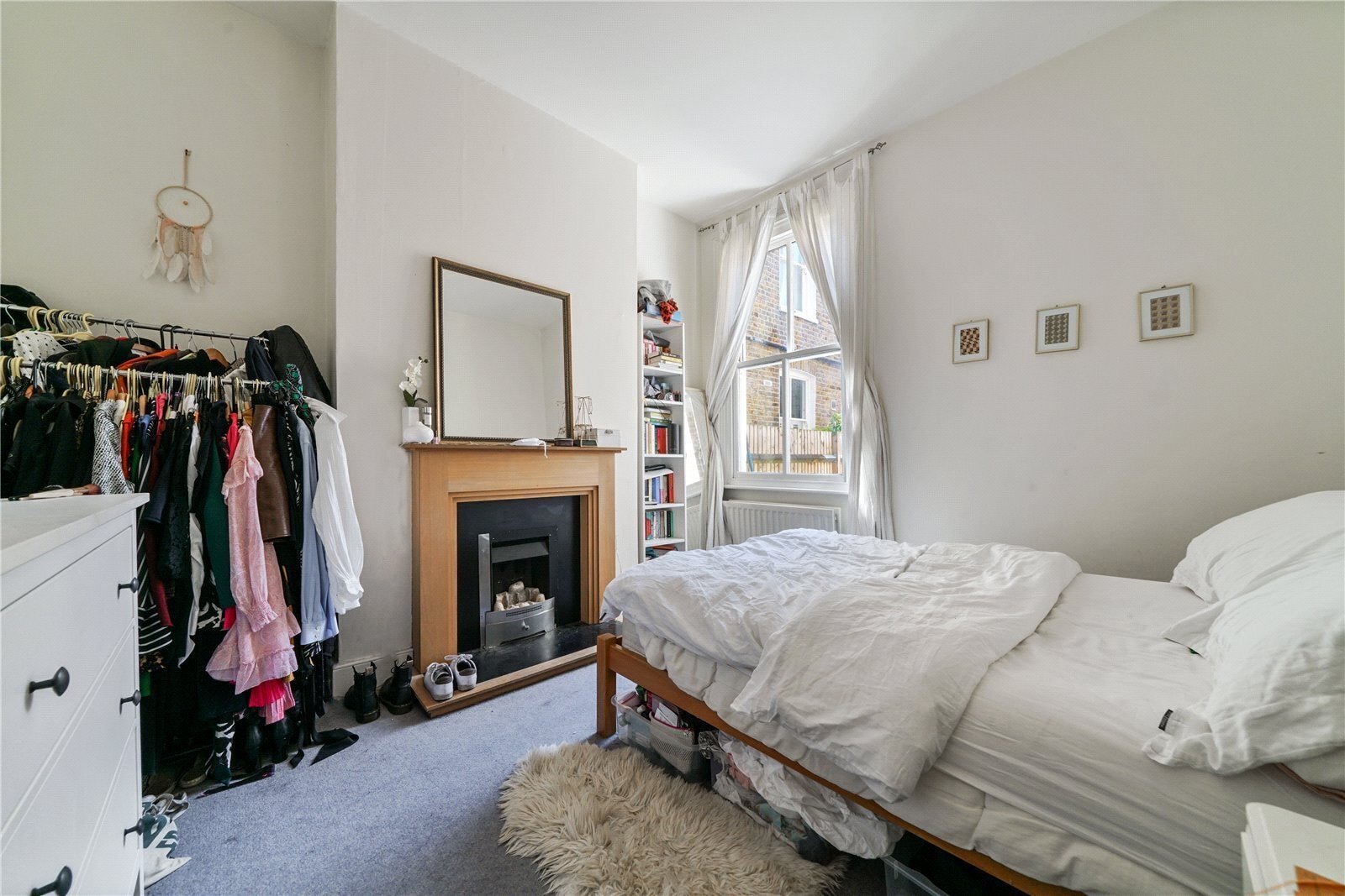 Flat Hazelbourne Road in Greater London