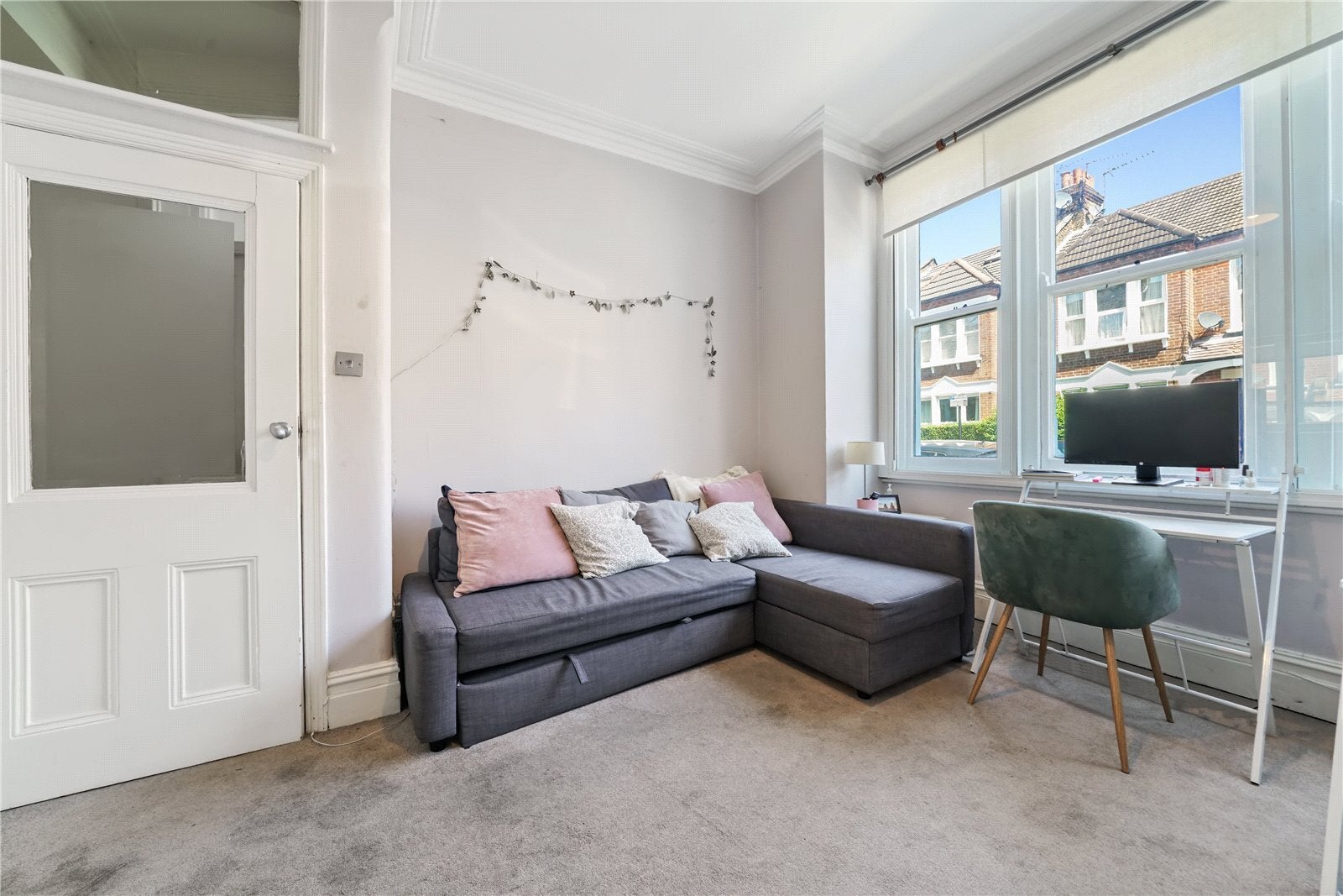 Flat Hazelbourne Road in Greater London