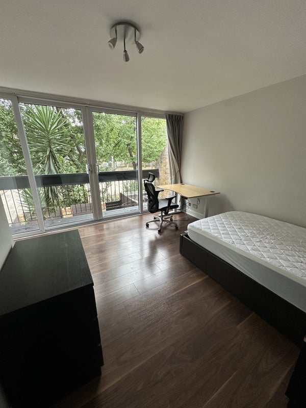 Room Tresham Crescent in City of Westminster