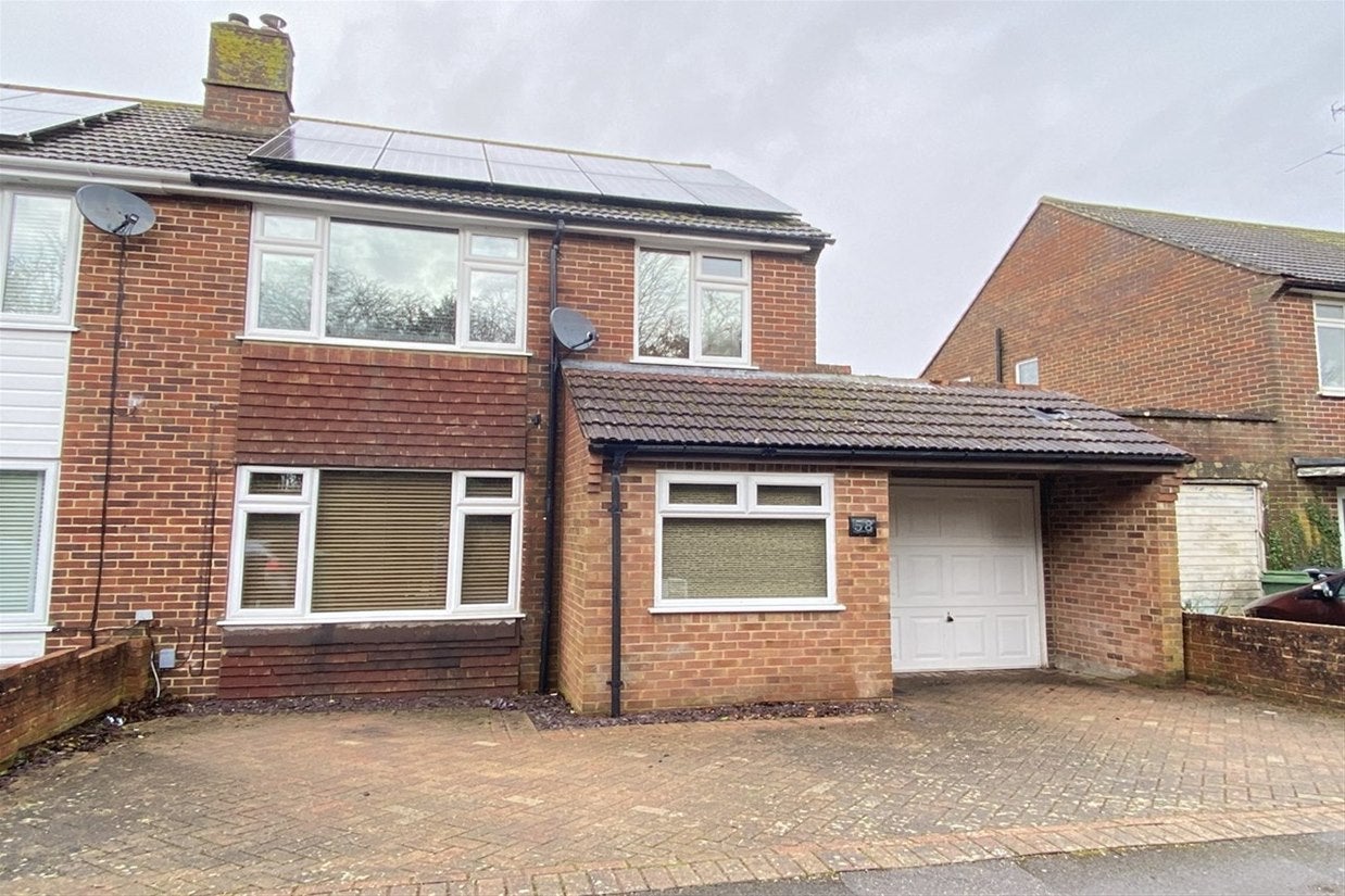 House Hawthorn Way in Basingstoke and Deane
