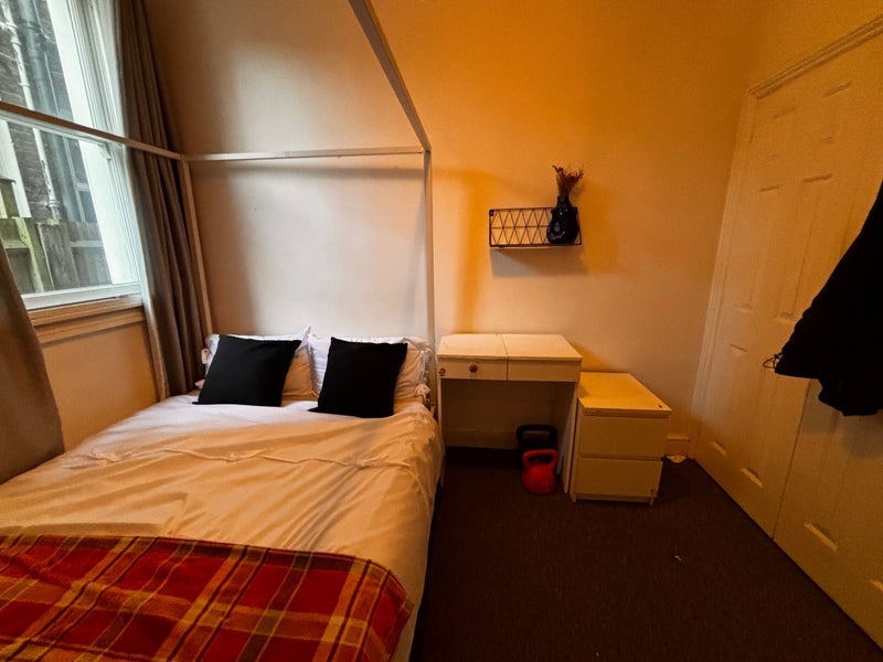 Room Canadian Avenue in Greater London