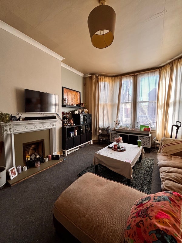 Room Canadian Avenue in Greater London