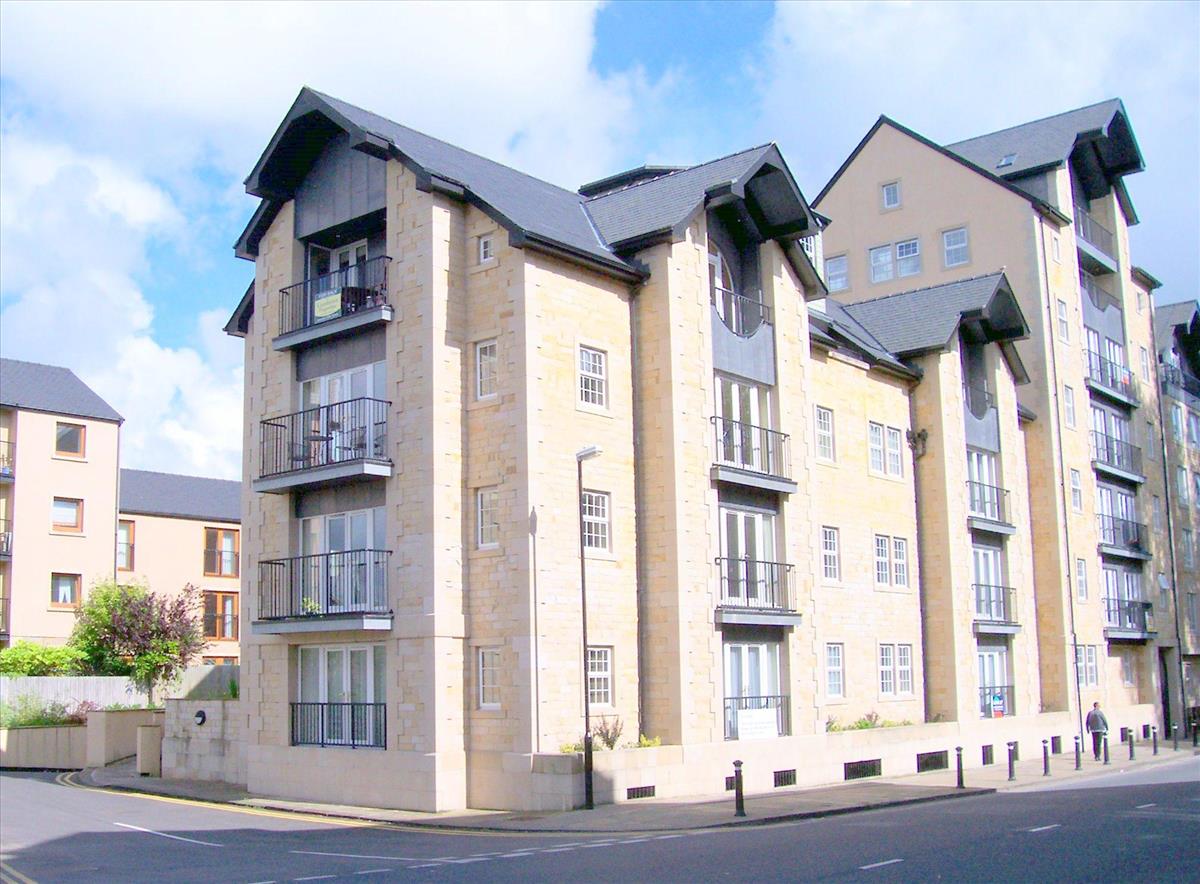 Flat Damside Street in Lancaster