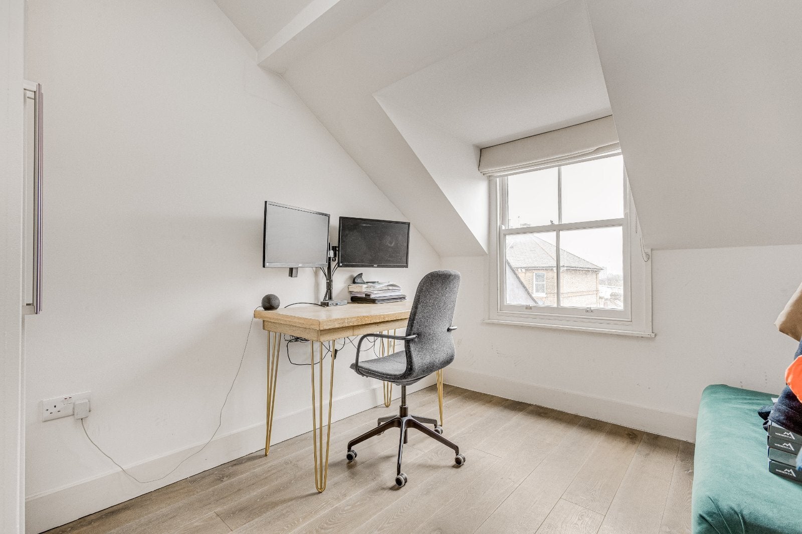 Flat Elspeth Road in Greater London