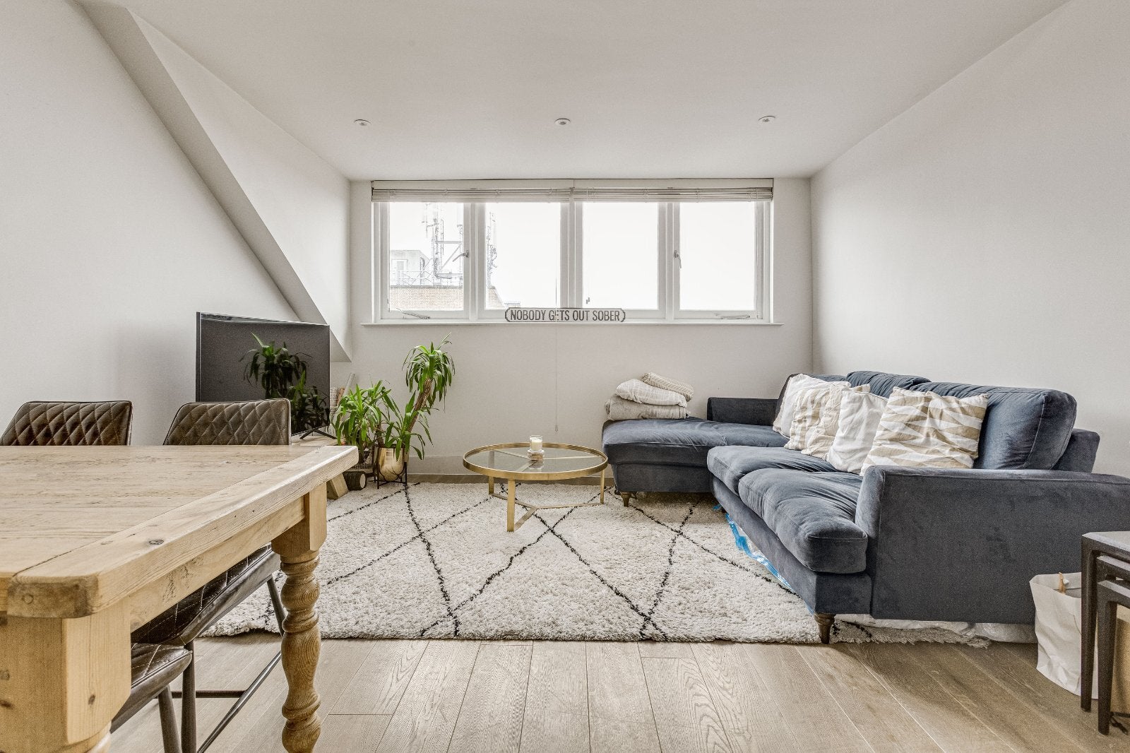 Flat Elspeth Road in Greater London