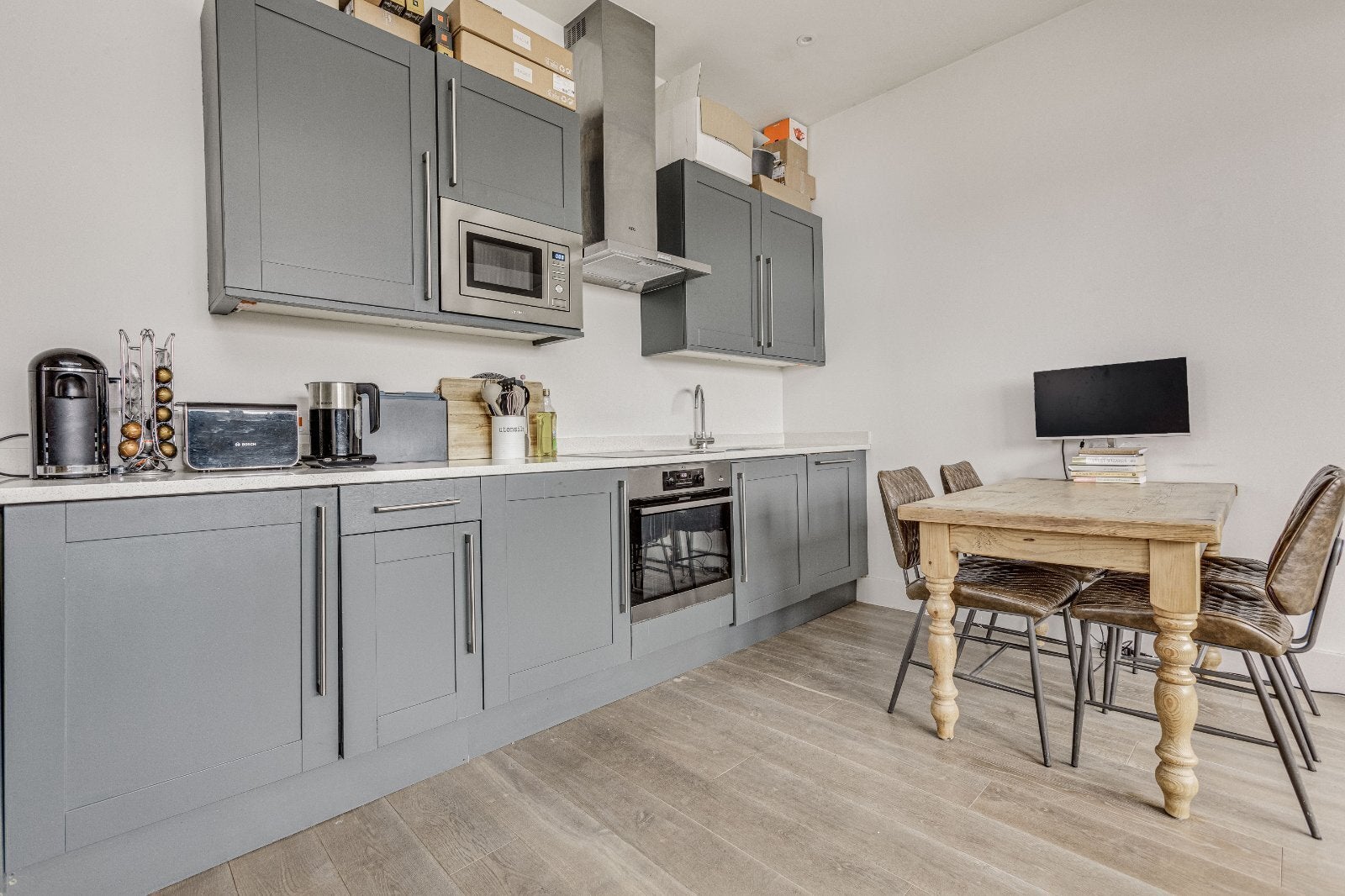 Flat Elspeth Road in Greater London