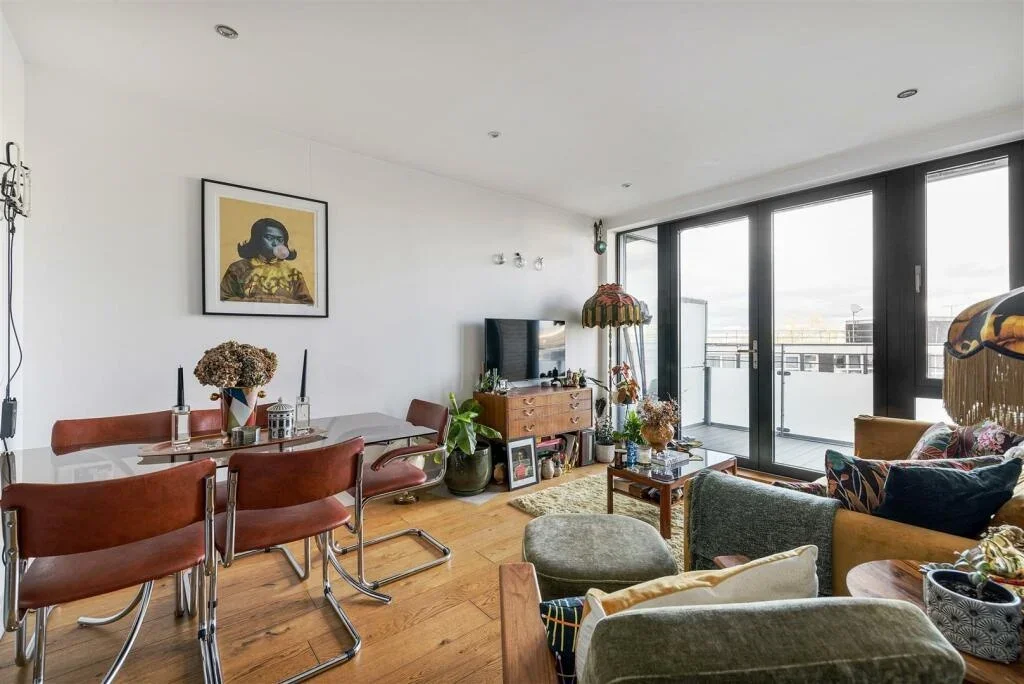 Flat Haggerston Road in Greater London