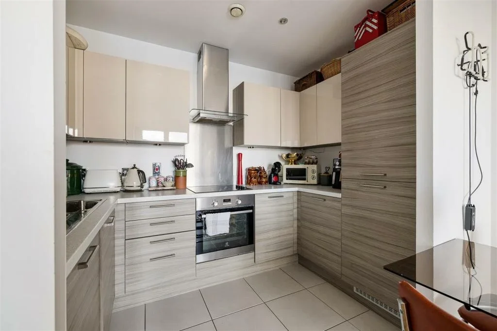 Flat Haggerston Road in Greater London