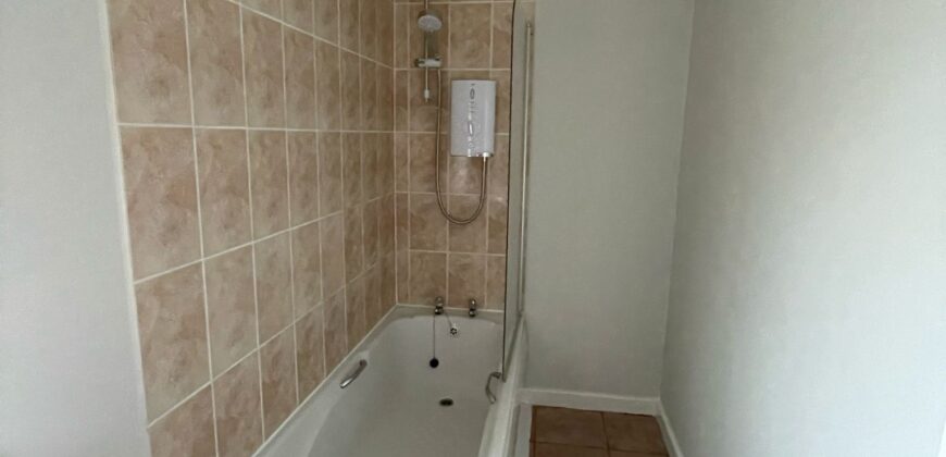 Flat Kingsholm Road in Gloucester