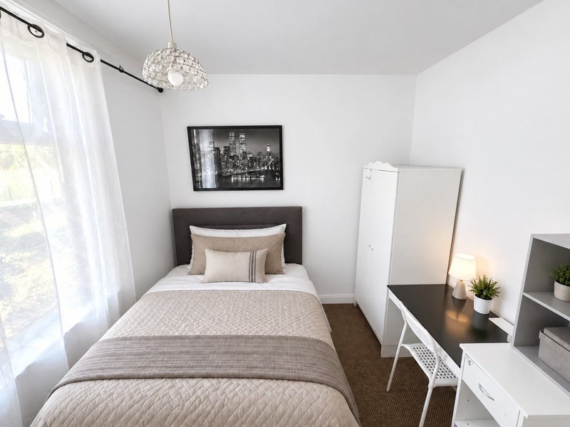 Room Brocklebank Road in Manchester