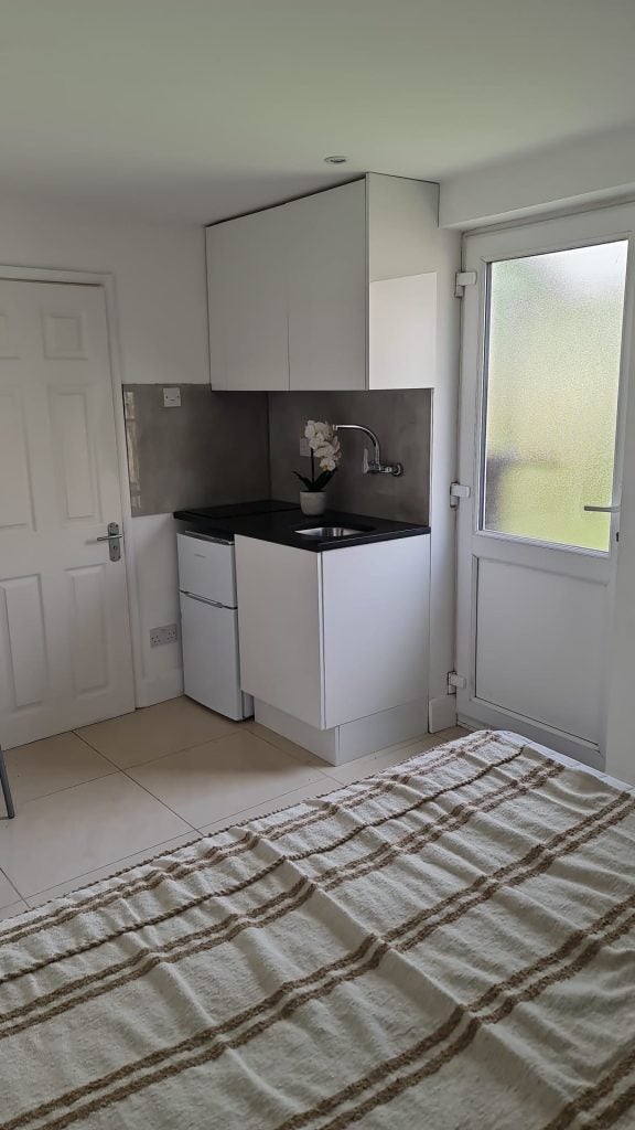 Flat Grosvenor Gardens in Greater London
