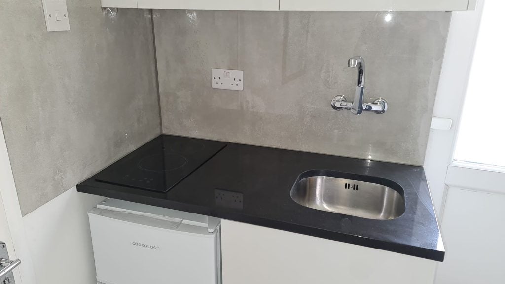 Flat Grosvenor Gardens in Greater London