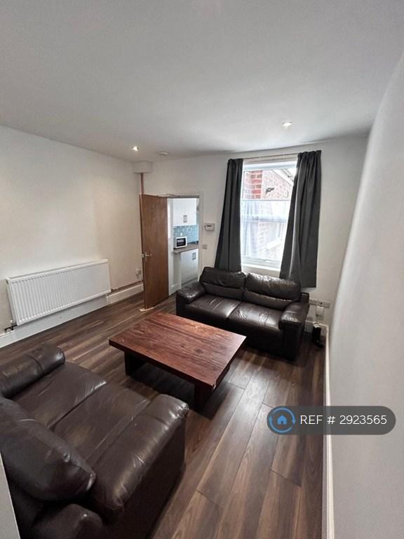Room High Street in Newcastle-under-Lyme