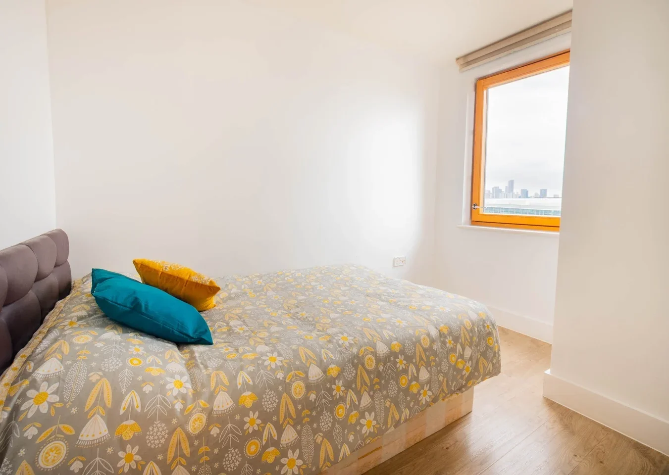 Room St Ives Place in Greater London