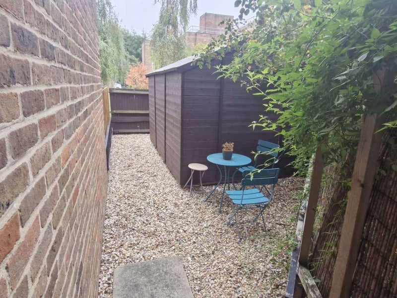 Room Grayling Square in Greater London