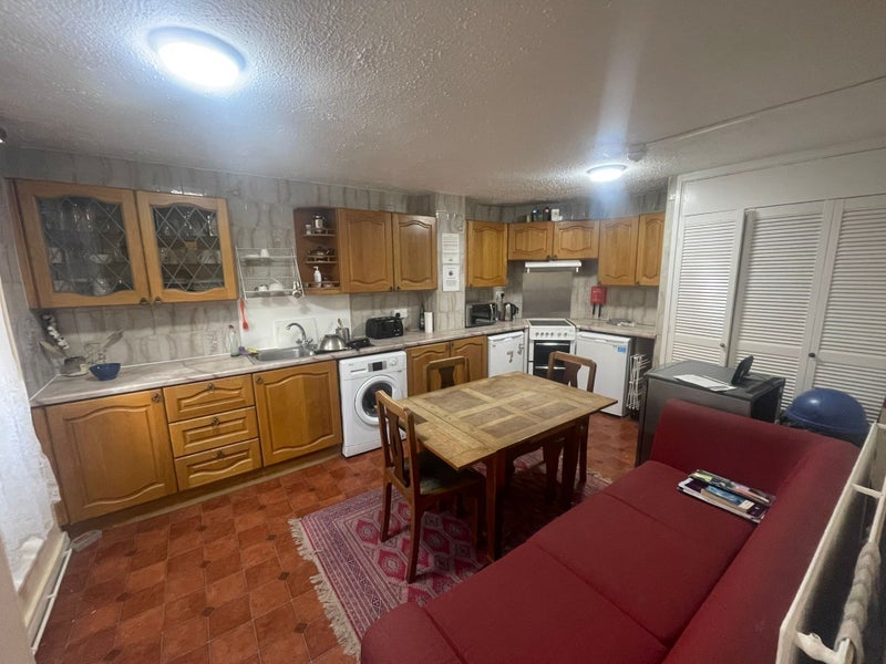 Room Grayling Square in Greater London