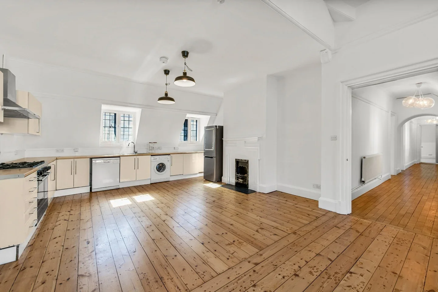 Flat Hornton Street in Greater London
