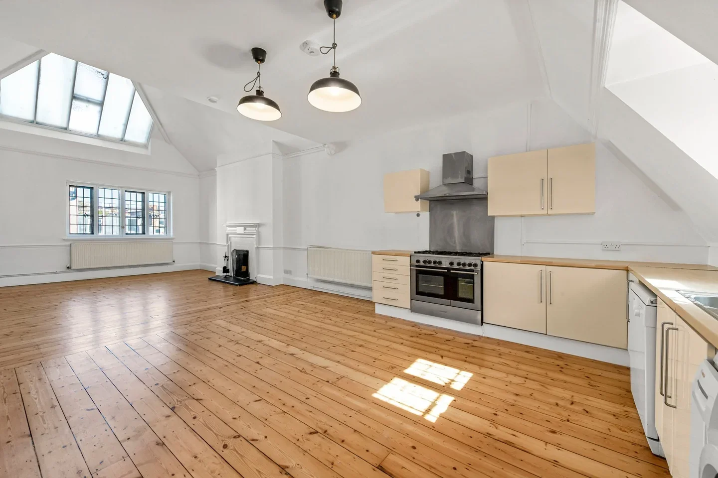 Flat Hornton Street in Greater London