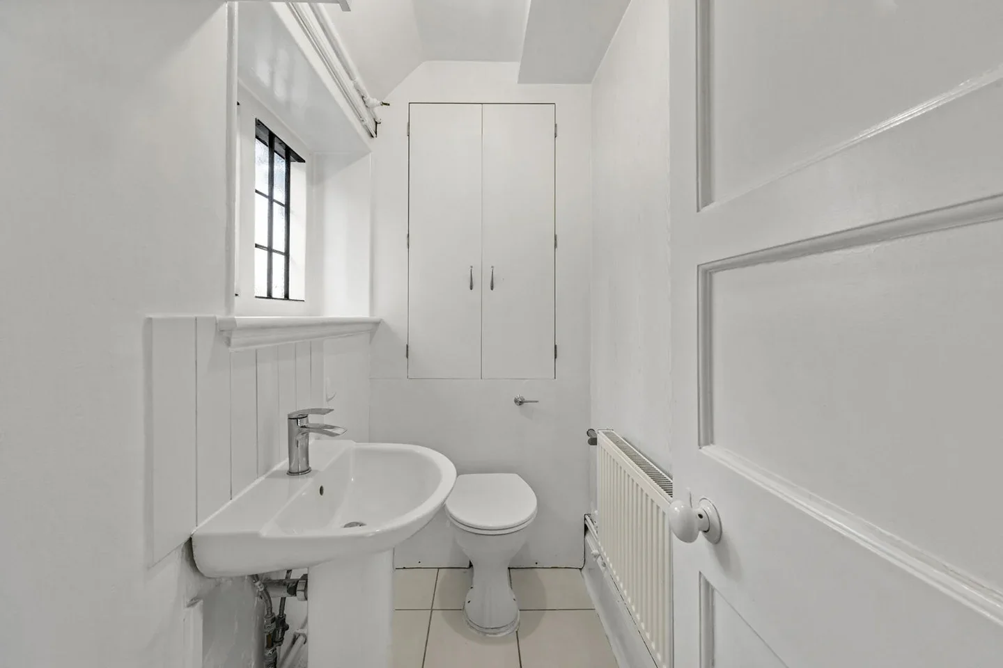 Flat Hornton Street in Greater London