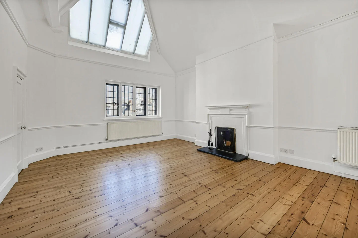 Flat Hornton Street in Greater London